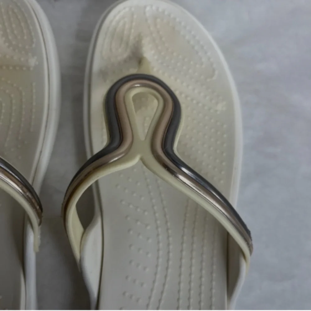 Crocs Sanrah Duel Comfort Thong White/Ivory Gold/Silver 205470 Women's Sz 7